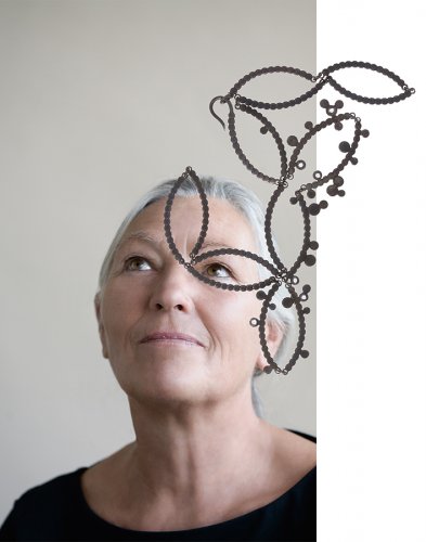 Janine Arnold Schmuck - Collage: Portrait einer Frau mit einem Collier