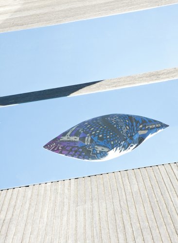 schwebendes Kissen von le-sens mit Spiegel 